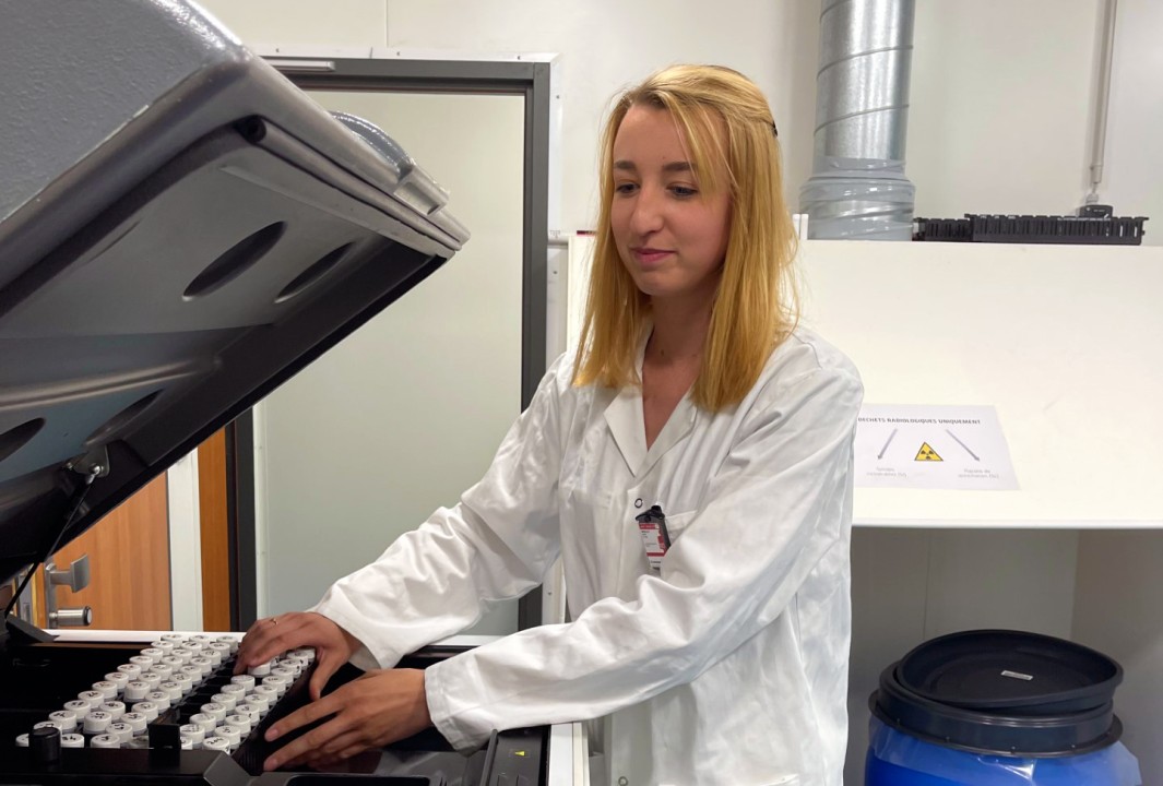 Elisa, Chargée d'études des techniques de mesure et de contrôle en environnement nucléaire
